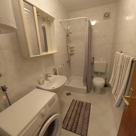 Toni Valbandon Apartamento *